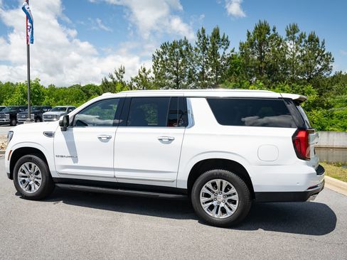 Used 2025 GMC Yukon XL Denali AWD/4WD image 7