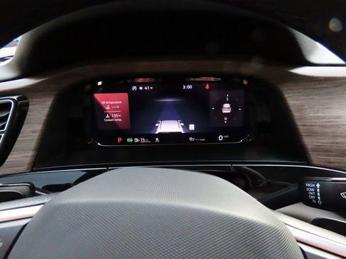 Used 2025 Volkswagen Atlas SEL Premium R-Line image 32