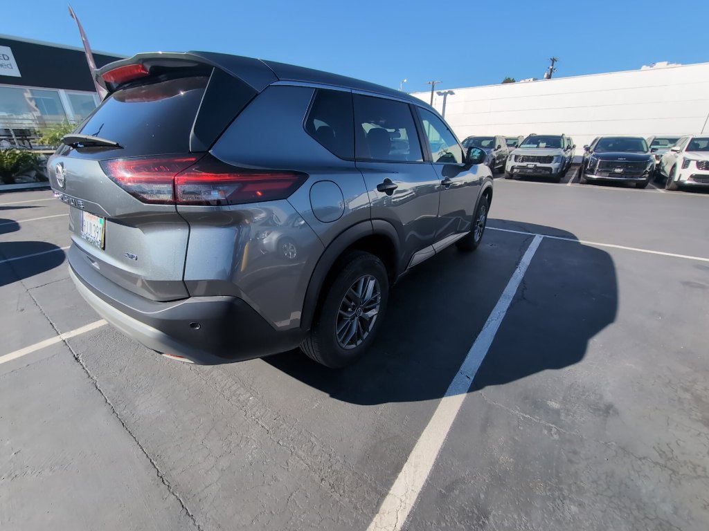 Used 2023 Nissan Rogue S AWD/4WD image 12