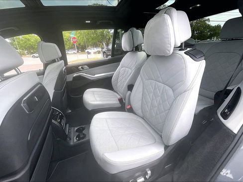 Used 2023 BMW X7 xDrive40i AWD/4WD image 18
