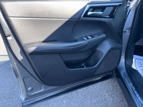 Used 2023 Mitsubishi Outlander SE AWD/4WD image 7