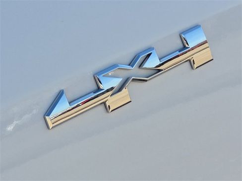 Used 2016 GMC Canyon SLT w/ Driver Alert Package image 10