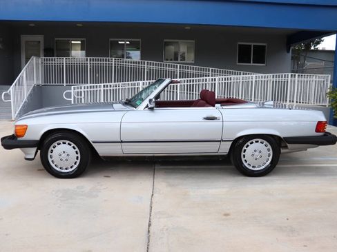 Used 1987 Mercedes-Benz 560 SL image 4