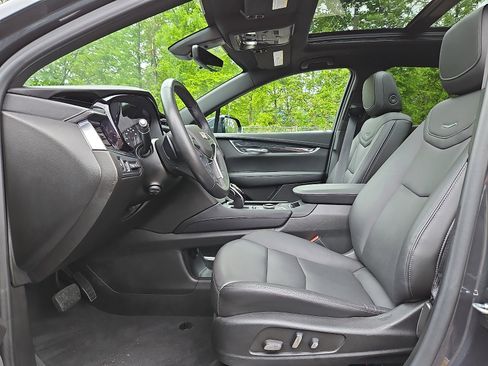 Used 2022 Cadillac XT5 Premium Luxury w/ Technology Package AWD/4WD image 13