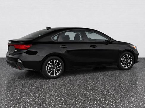 Used 2023 Kia Forte LXS FWD image 4