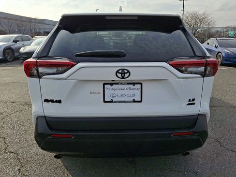 Used 2022 Toyota RAV4 LE image 6