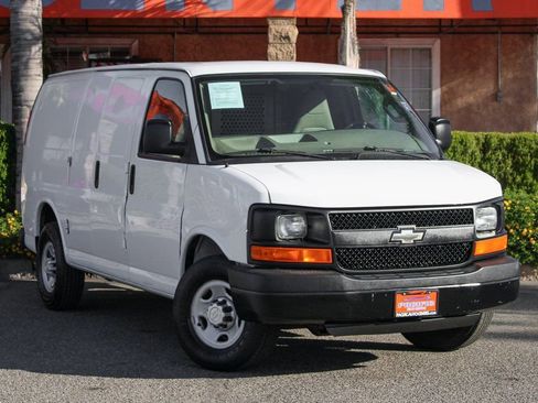 Used 2016 Chevrolet Express 2500 RWD image 2