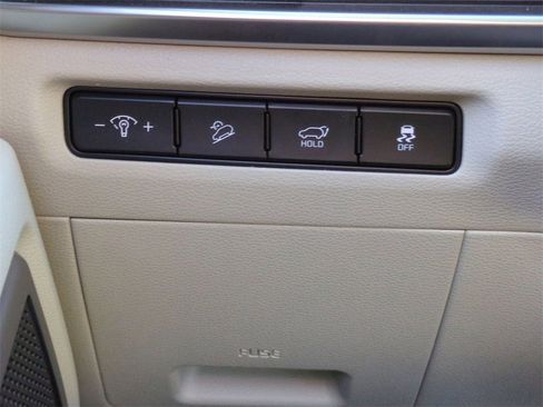 Certified 2025 Kia Telluride EX w/ EX Captain's Chair Package image 17