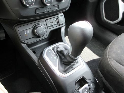 Used 2019 Jeep Renegade Sport w/ Sport Appearance Group AWD/4WD image 29