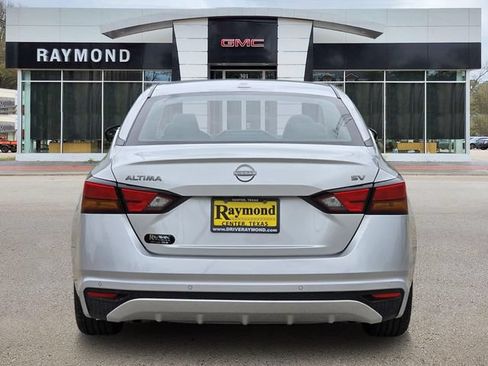 Used 2024 Nissan Altima 2.5 SV FWD image 5
