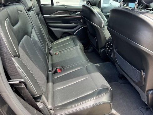 Used 2022 Jeep Grand Cherokee Overland w/ Advanced Protech Group III AWD/4WD image 4