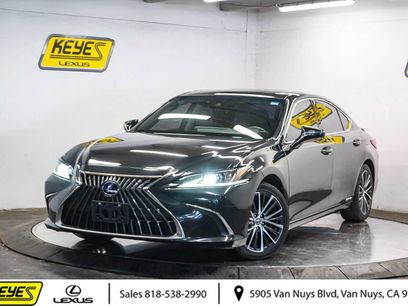 Used 2022 Lexus ES 300h w/ Premium Package
