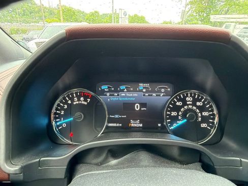 Used 2019 Ford F150 Platinum w/ Equipment Group 701A Luxury AWD/4WD image 6
