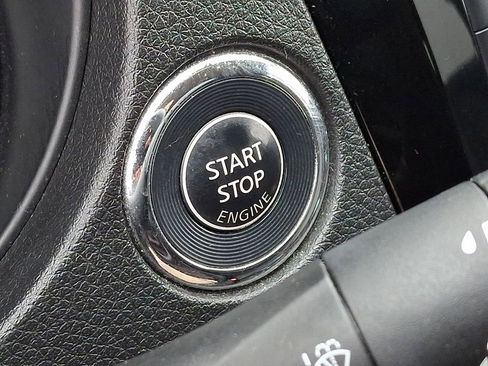 Used 2018 Nissan Rogue SV image 26