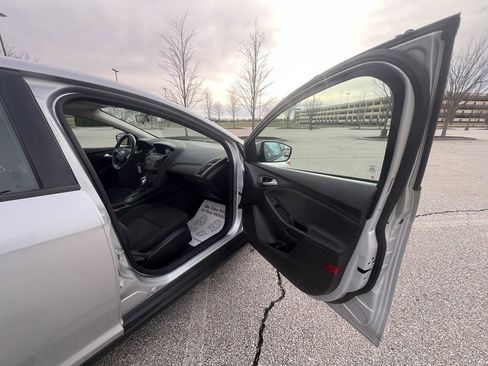 Used 2015 Ford Focus SE w/ SE Cold Weather Package FWD image 10