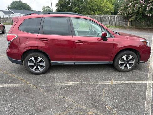 Used 2018 Subaru Forester 2.5i Premium w/ Popular Package #2A AWD/4WD image 4