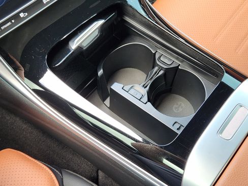 Used 2025 Mercedes-Benz C 300 Sedan image 11