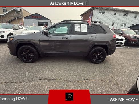 Used 2019 Jeep Cherokee Latitude Plus AWD/4WD image 4