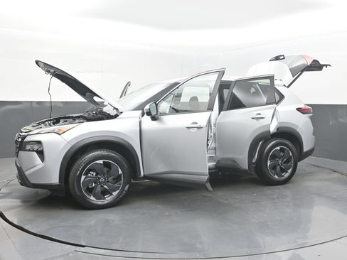 Used 2025 Nissan Rogue SV FWD image 46