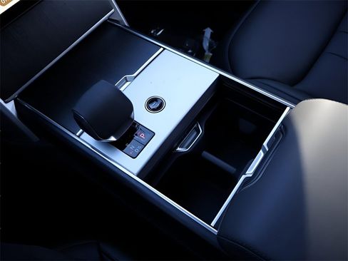 New 2026 Land Rover Range Rover SE image 25