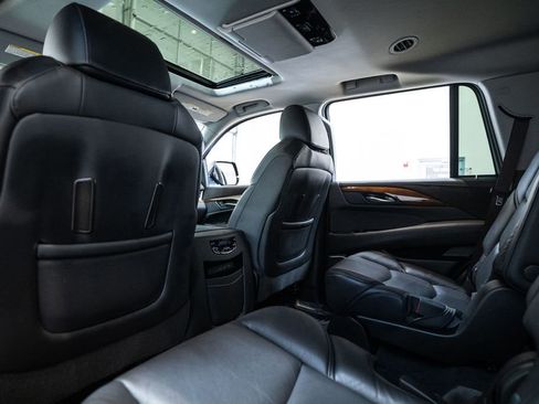 Used 2020 Cadillac Escalade Luxury image 31