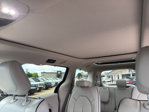 Used 2021 Chrysler Pacifica Limited w/ Premium & Safety Sphere Group AWD/4WD image 14