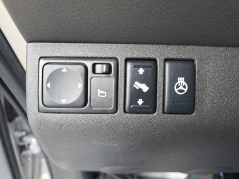 Used 2011 Nissan Pathfinder LE w/ Navigation Pkg image 40