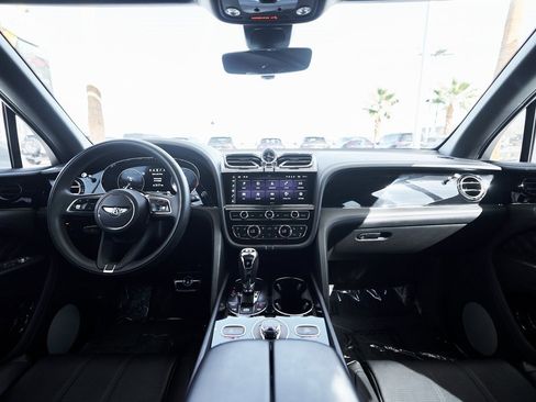 Used 2022 Bentley Bentayga image 34