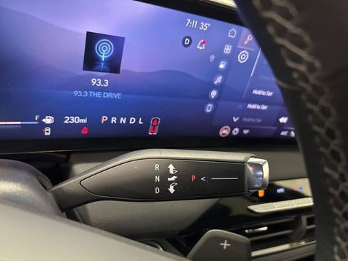 Used 2025 Buick Enclave Preferred image 30