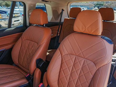 Used 2023 BMW X7 xDrive40i w/ Premium Package image 32