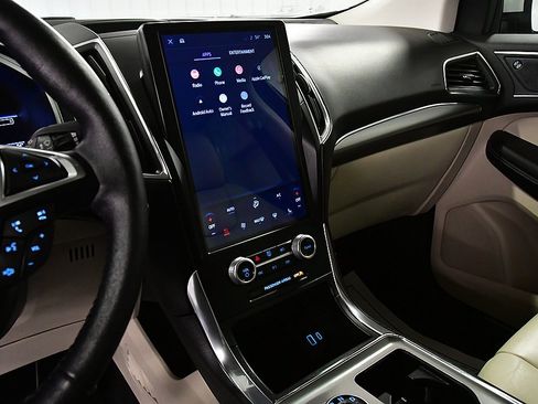 Used 2022 Ford Edge Titanium image 20
