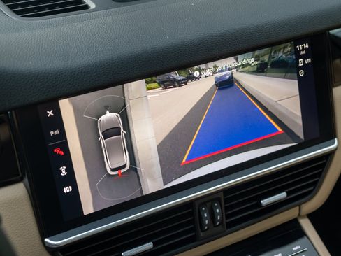 Certified 2023 Porsche Cayenne AWD/4WD image 30