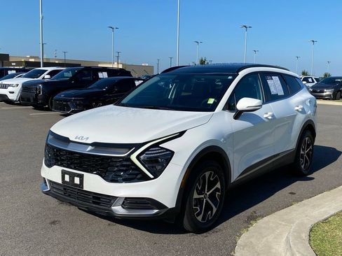 Certified 2024 Kia Sportage EX w/ EX Premium Package AWD/4WD image 3
