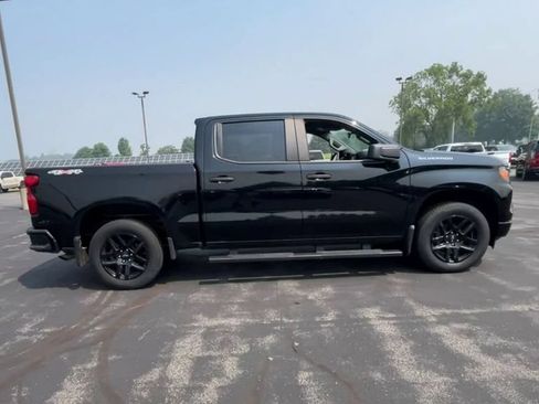 Used 2023 Chevrolet Silverado 1500 Custom AWD/4WD image 9