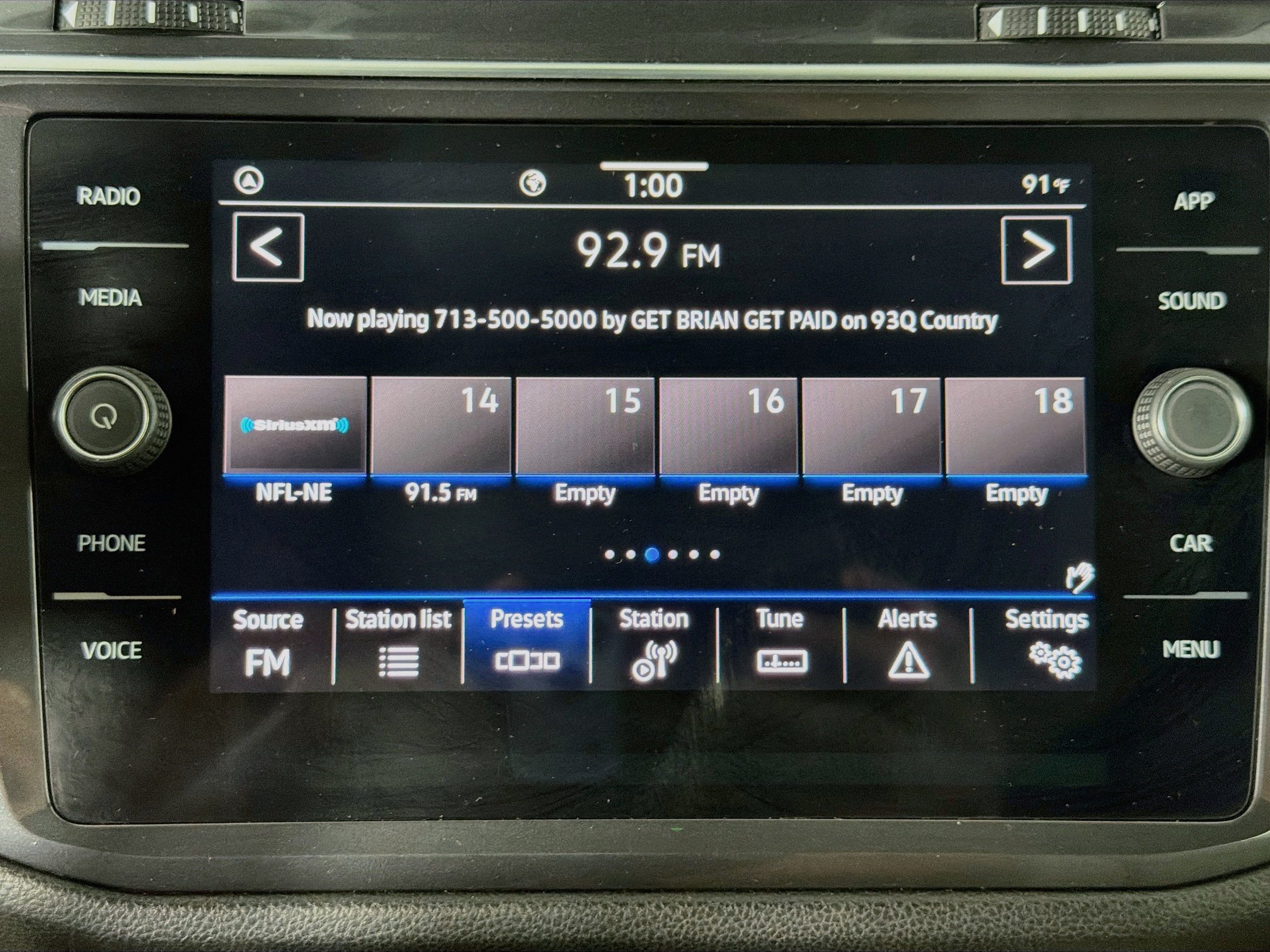 Used 2023 Volkswagen Tiguan SE FWD image 19