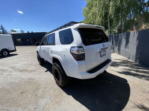 Used 2022 Toyota 4Runner SR5 Premium w/ Moonroof Package AWD/4WD image 4