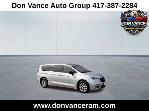 Certified 2024 Chrysler Pacifica Touring-L image 1