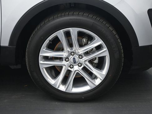 Used 2017 Ford Explorer XLT w/ Equipment Group 202A FWD image 25