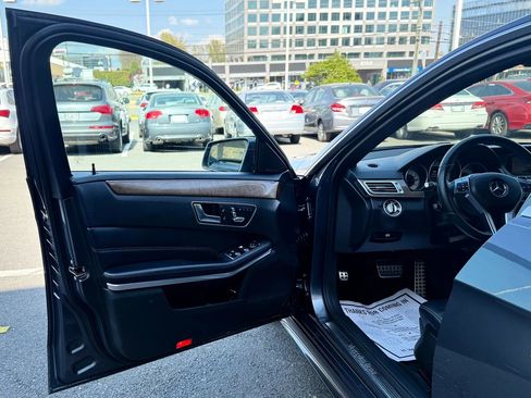 Used 2014 Mercedes-Benz E 350 4MATIC Sedan image 9