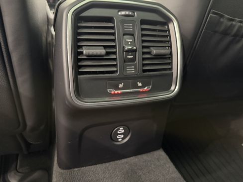Certified 2024 Porsche Macan S AWD/4WD image 21