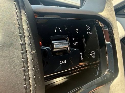 Used 2026 Land Rover Range Rover Velar Dynamic SE AWD/4WD image 16