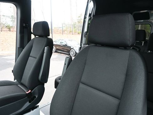 Used 2024 Mercedes-Benz Sprinter 2500 image 4