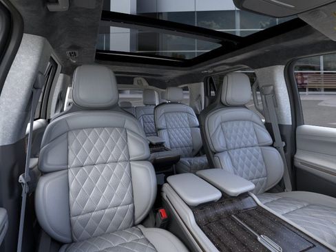 New 2026 Lincoln Navigator Black Label AWD/4WD image 10