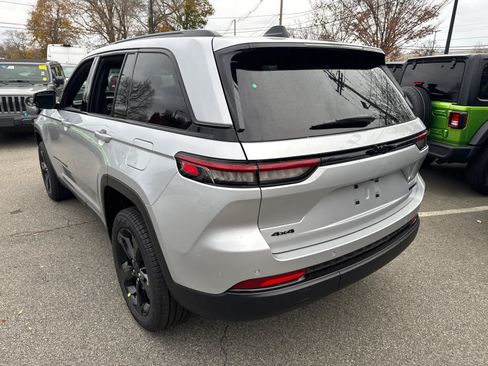 New 2025 Jeep Grand Cherokee Limited w/ Black Appearance Package AWD/4WD image 4