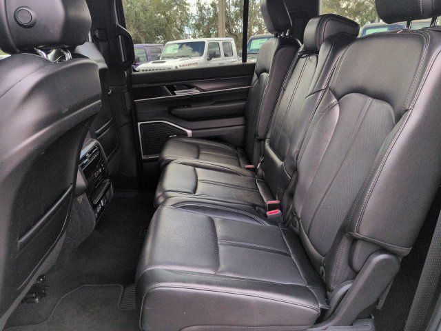 Certified 2024 Jeep Wagoneer Series II w/ Flexible Seating Group RWD image 14
