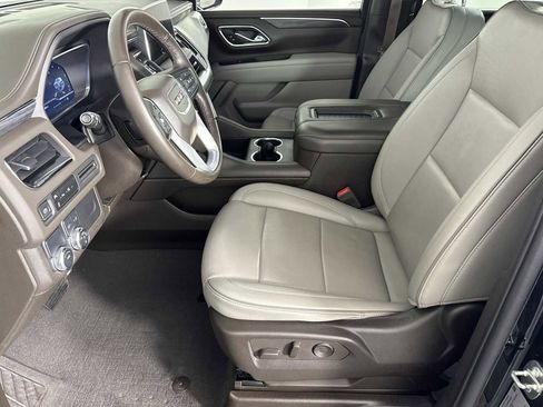Used 2023 GMC Yukon XL SLT image 4