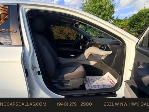 Used 2019 Toyota Camry LE image 20