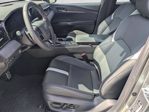 Used 2025 Toyota Camry SE FWD image 15