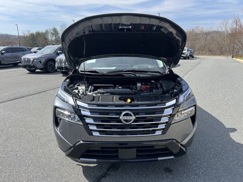 New 2026 Nissan Rogue Platinum image 9