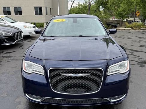 Used 2016 Chrysler 300 Limited RWD image 3